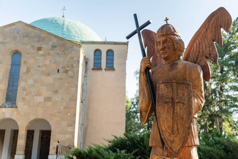 Szent Mihaly szobor_31.jpg